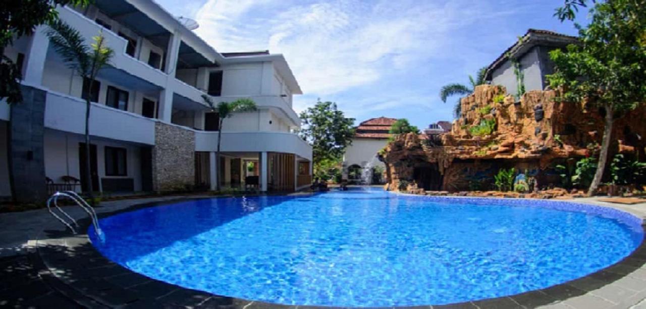 Long Beach Hotel Pangandaran Exterior photo